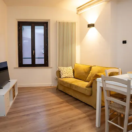 Lhe Black Rose Apartment *