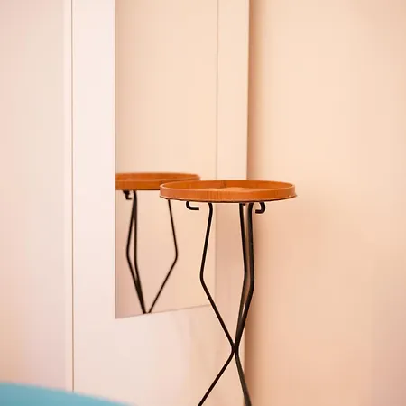 Lhe Black Rose Apartment