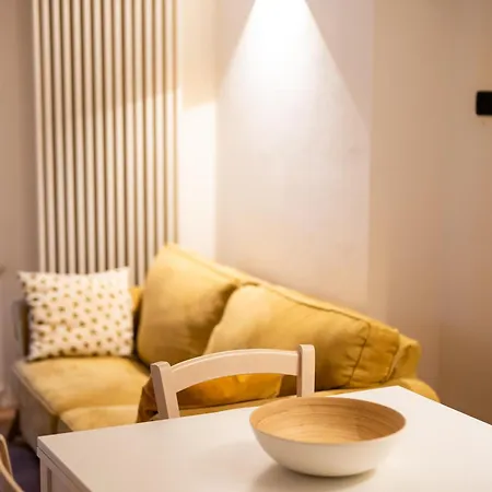 Lhe Black Rose Apartment